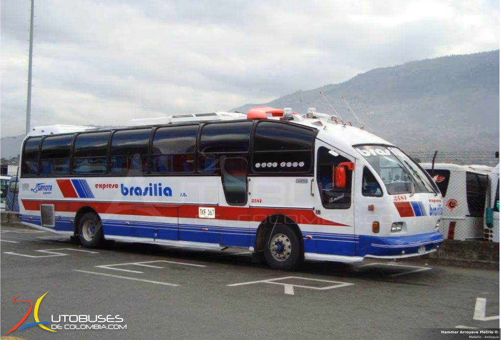 Olimpica Olimpica Cox 2000 Chevrolet Isuzu CHR 660 LWB
